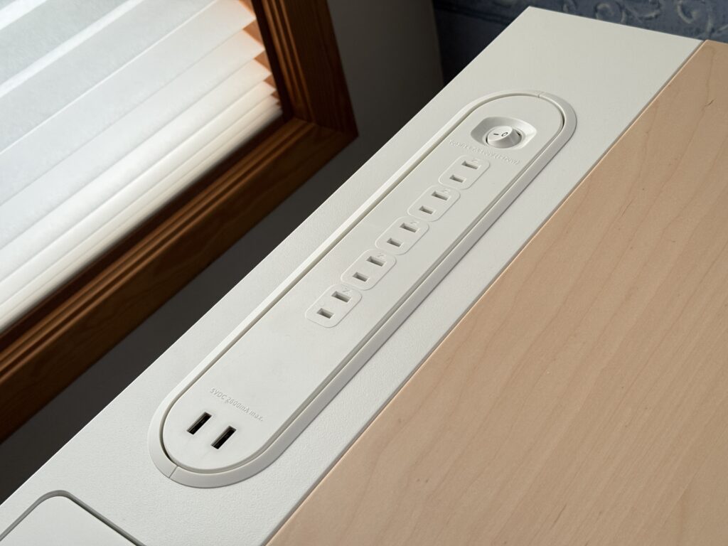 IKEA MITTZONモジュール小物入れをコンセントタップ装着