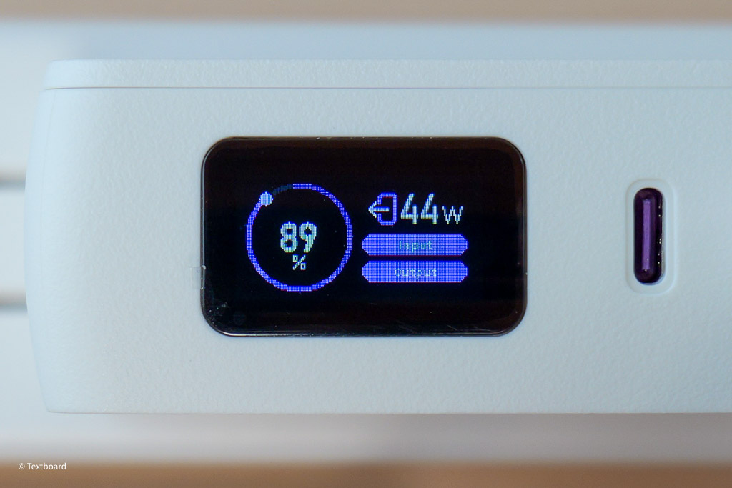 CIO SMARTCOBY Pro PLUG2 67W3C の液晶画面1ページ目