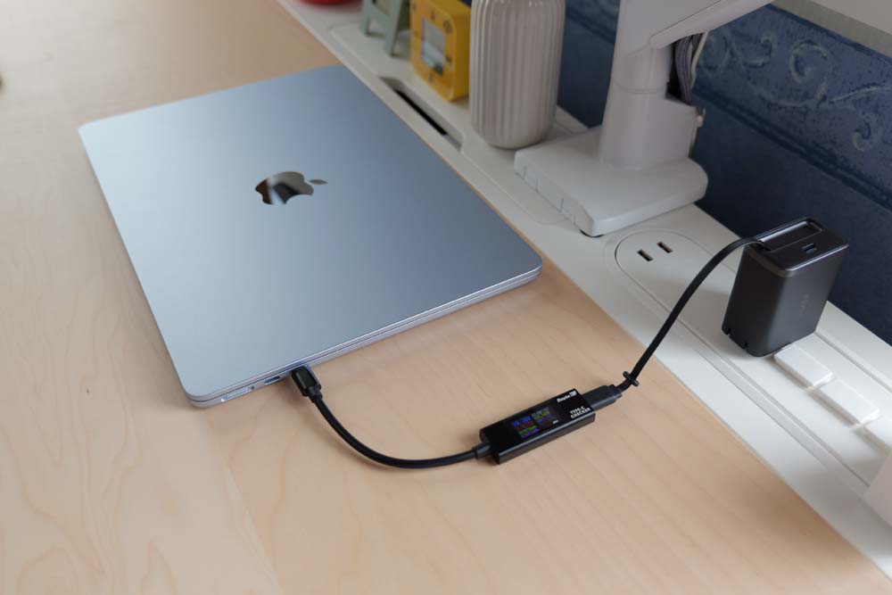 Anker Nano Charger 35W巻き取り式充電器はケーブルを任意の長さで使う事ができる